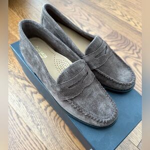 G.H. Bass Logan Weejun Suede Loafers - Brown